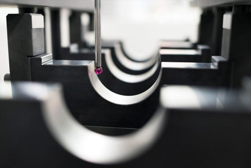 High-precision three-coordinate measuring machine for analyzing the characteristics of standard parts